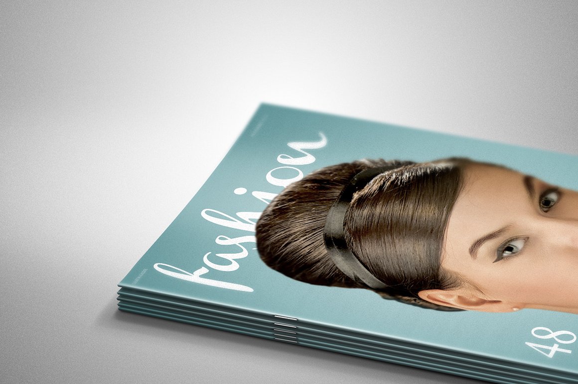 时尚杂志3D样机模板 Pile of Magazines M