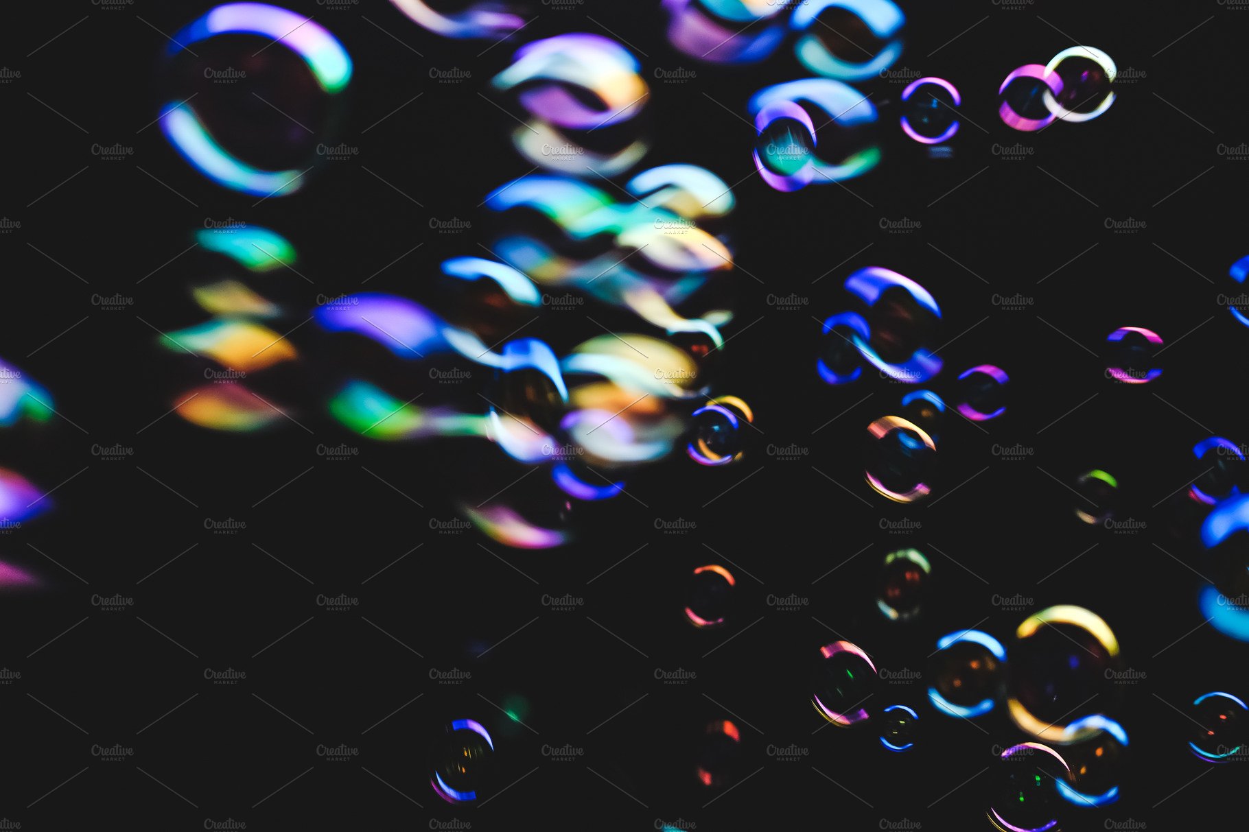 彩色的肥皂气泡背景 Colorful bubbles ove