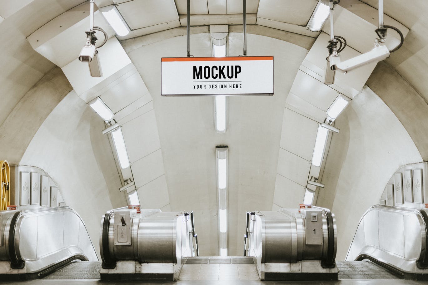在地铁出入口的长方形公共标志广告牌设计VI样机展示模型