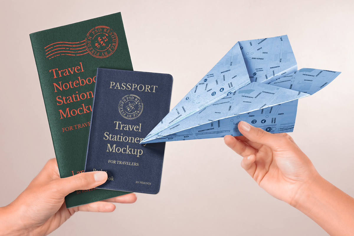 手持纸飞机护照设计贴图展示样机模板 Hand Holding