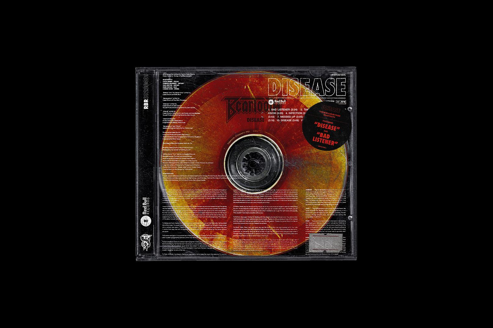 复古老物件潮流音乐电影CD光盘盒封面设计样机PSD模板 Vs