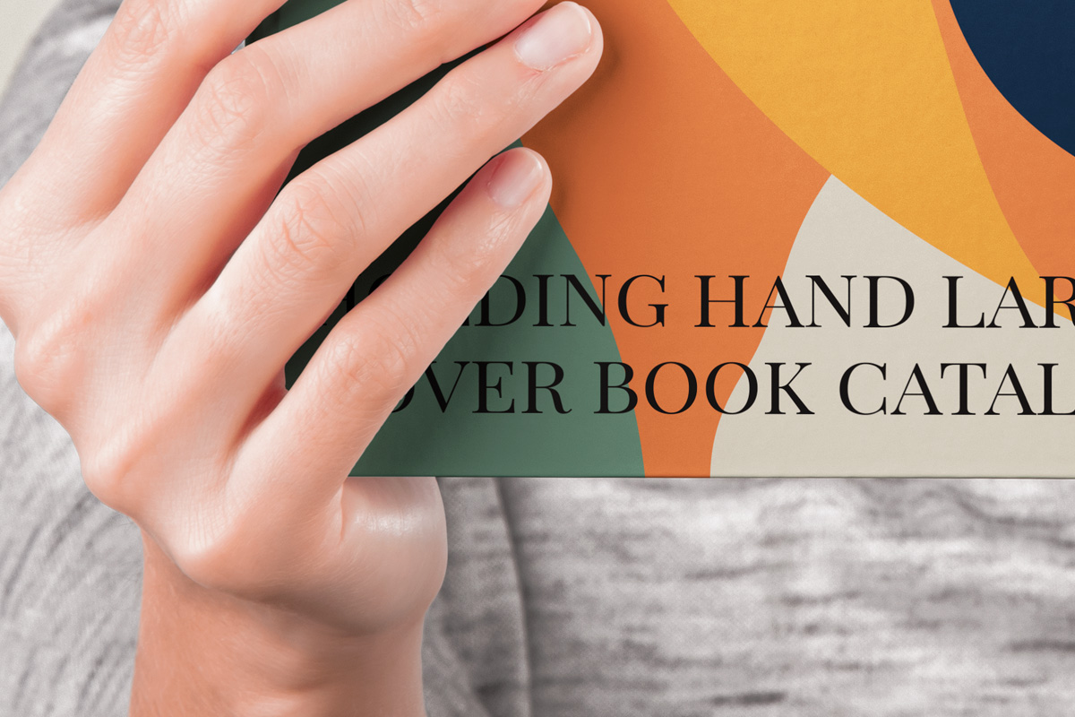 双手手举精装书籍场景封面设计提案样机PSD模板 Hand H